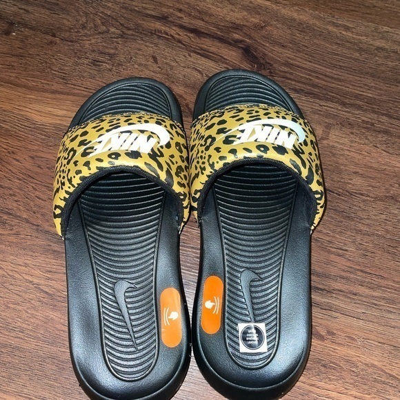 Nike sandals size 6 women - Picture 2 of 5
